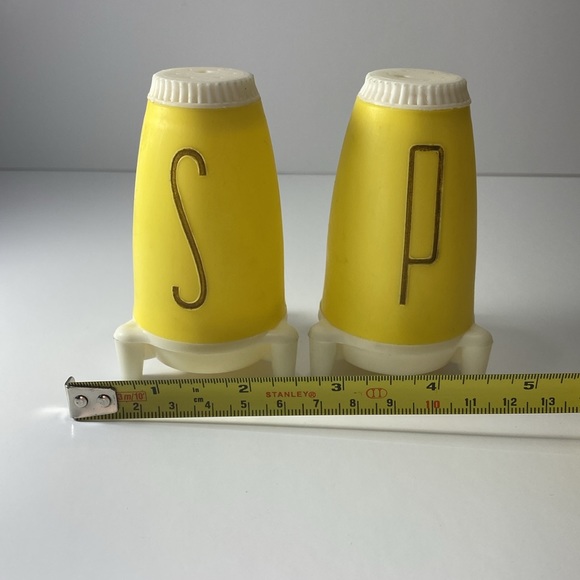 Salt&Pepper Tupperware? Set - Picture 6 of 6